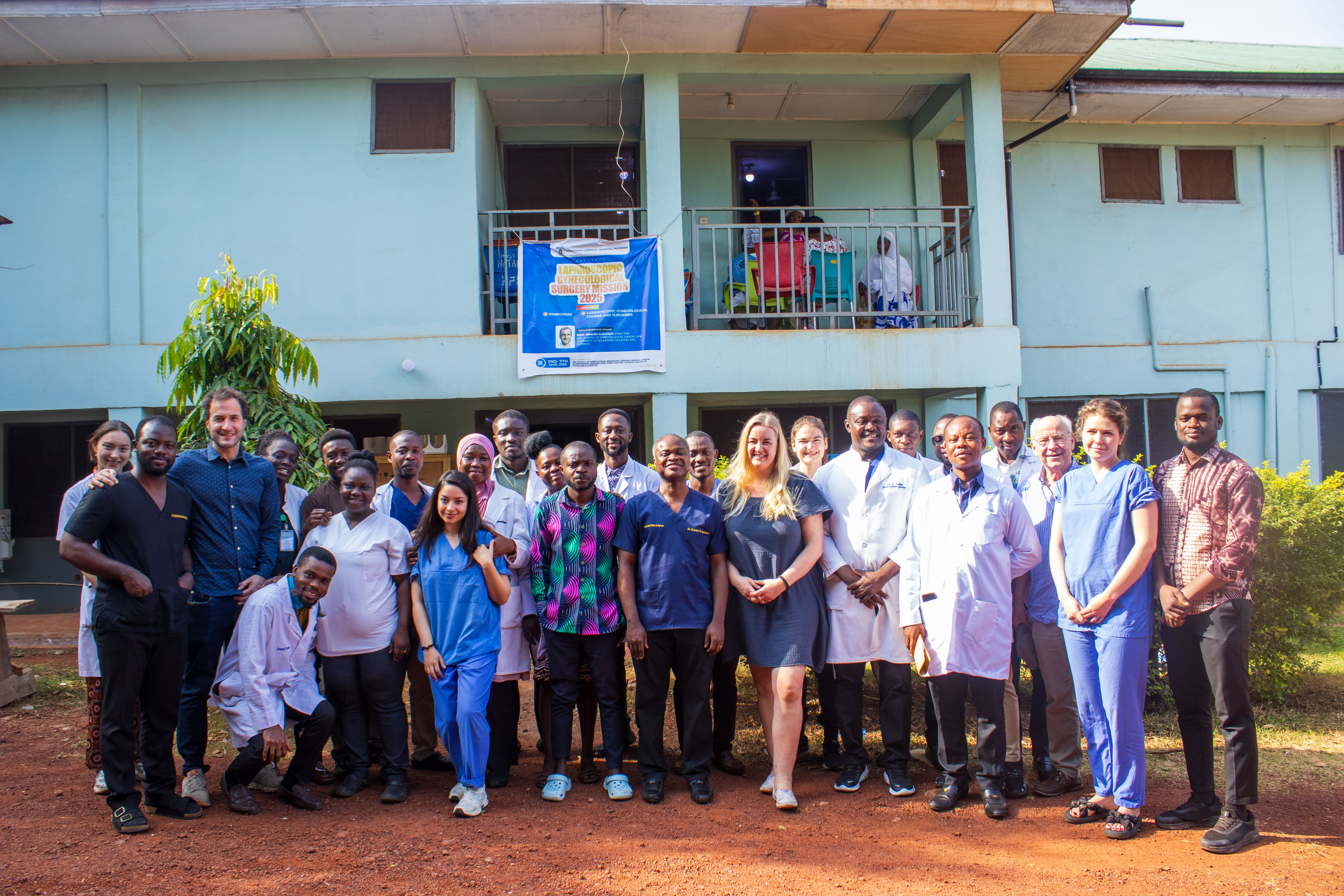 <p>LAPAROSCOPY TEAM WITH RESIDENTS GCPS</p>